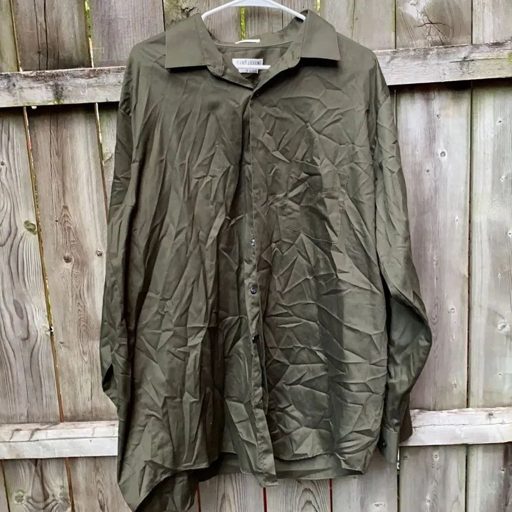 Van Heusen green button Down shirt sz. 18